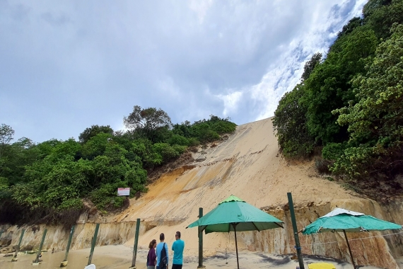 Vistoria conjunta busca identificar causas de processo erosivo no Morro do Careca 