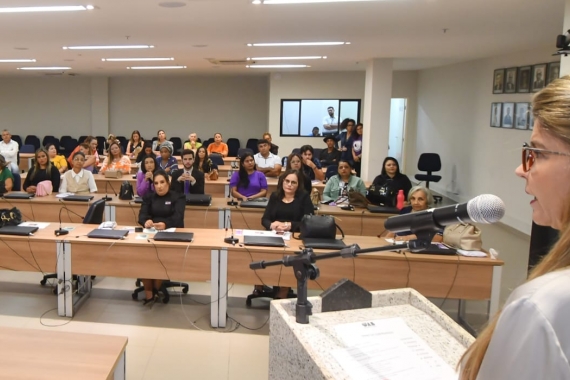 Primeira dama participa de solenidade de entrega da Medalha Nísia Floresta