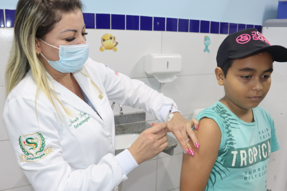Pontos extras começam a ofertar vacinação contra a dengue para crianças entre 10 e 14 anos