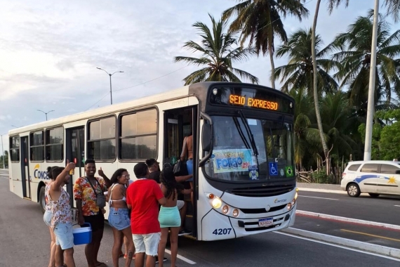 Transporte Folião leva público gratuitamente para os polos do Carnaval de Natal