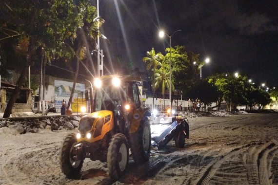 Limpeza em Ponta Negra atinge mais de 500 mil m² de areia peneirada