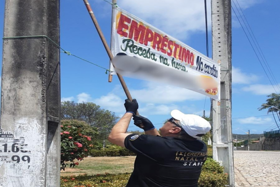 Semurb remove 575 publicidades irregulares das ruas de Natal no primeiro bimestre de 2025