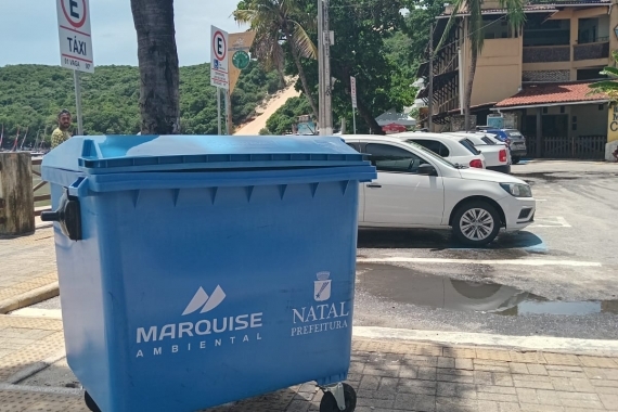 Prefeitura instala novos containeres e papeleiras para depósito de lixo em Natal