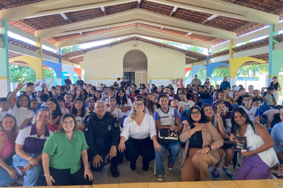 Ação "Todos Contra o Bullying" mobiliza alunos e educadores na Escola Professora Adelina Fernandes