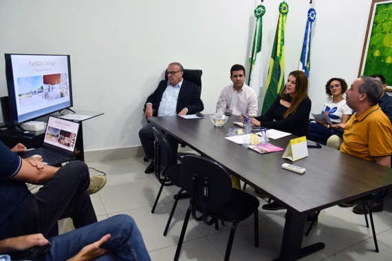 Paulinho Freire discute novo projeto para a Praça da Árvore de Mirassol
