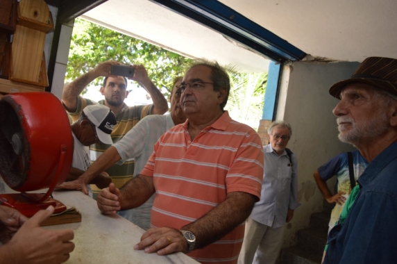 Prefeito Álvaro Dias visita o Mercado Público de Petrópolis