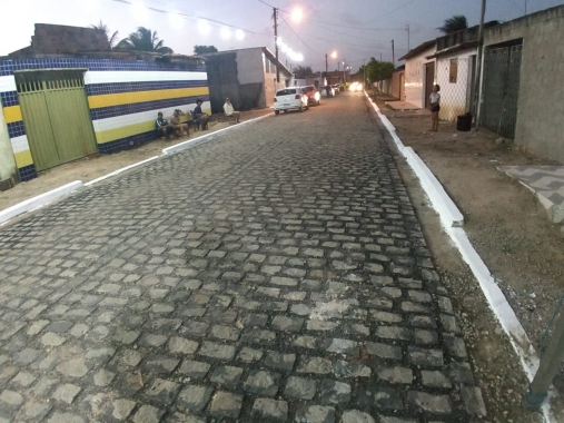 Prefeito Álvaro Dias entrega mais uma rua drenada e pavimentada na zona Norte de Natal