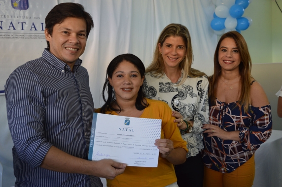 Semtas entrega certificados de qualificação profissional a alunos do Centro  Público do Alecrim