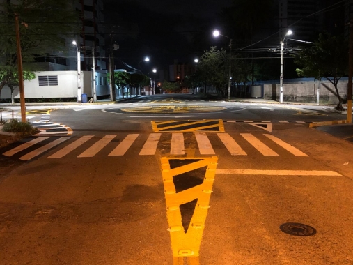 STTU reforça sinalização de rotatórias com tachões e sinalização de zebrado