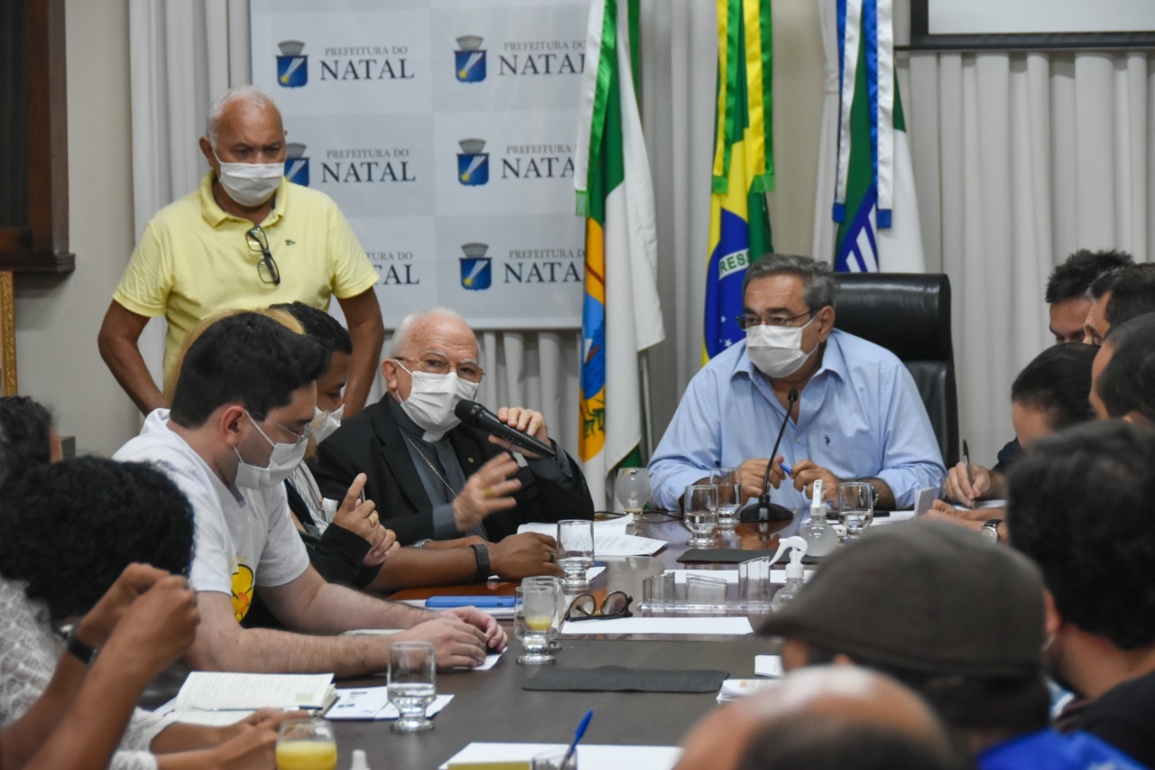 Prefeito recebe Dom Jaime e discute aluguel social para famílias venezuelanas sem moradia