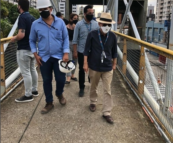 Equipe realiza visita de monitoramento às obras da passarela na Av. Salgado Filho