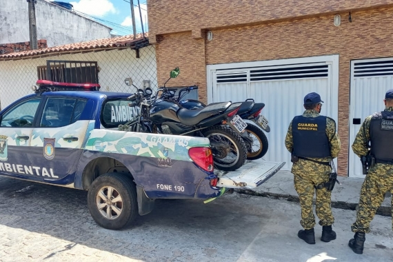 Guarda Municipal apreende duas motocicletas com placas idênticas em residência da zona Oeste