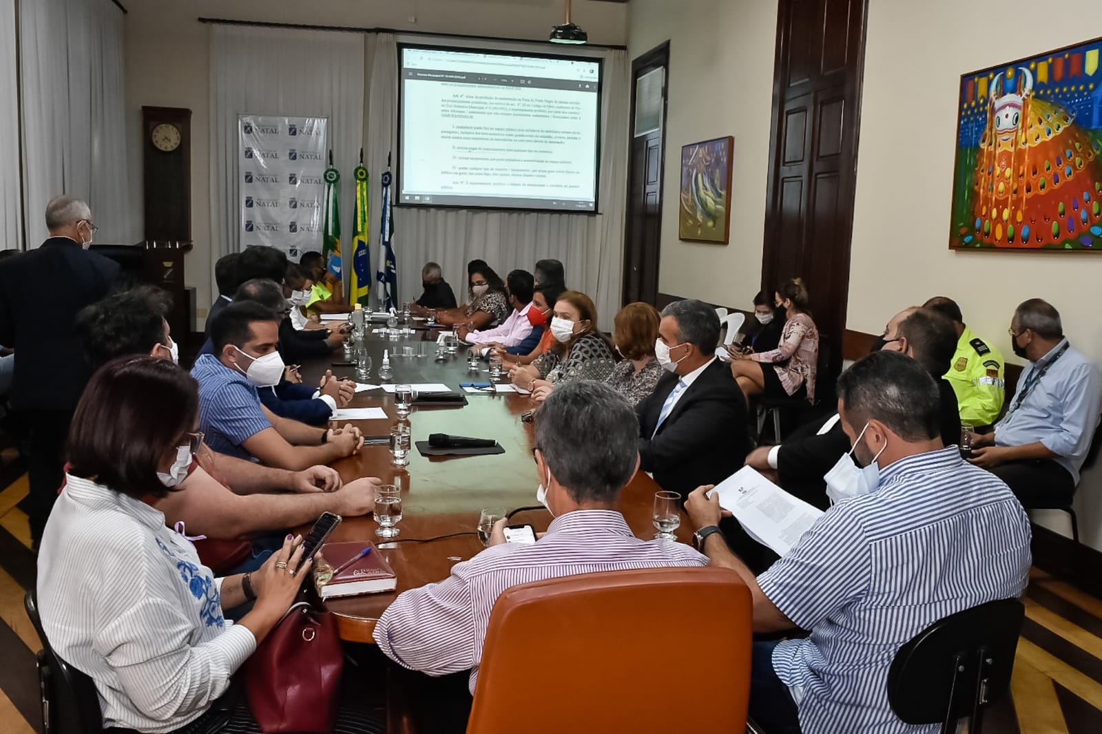  Prefeitura dialoga com ambulantes para ajustar reordenamento da orla de Ponta Negra 