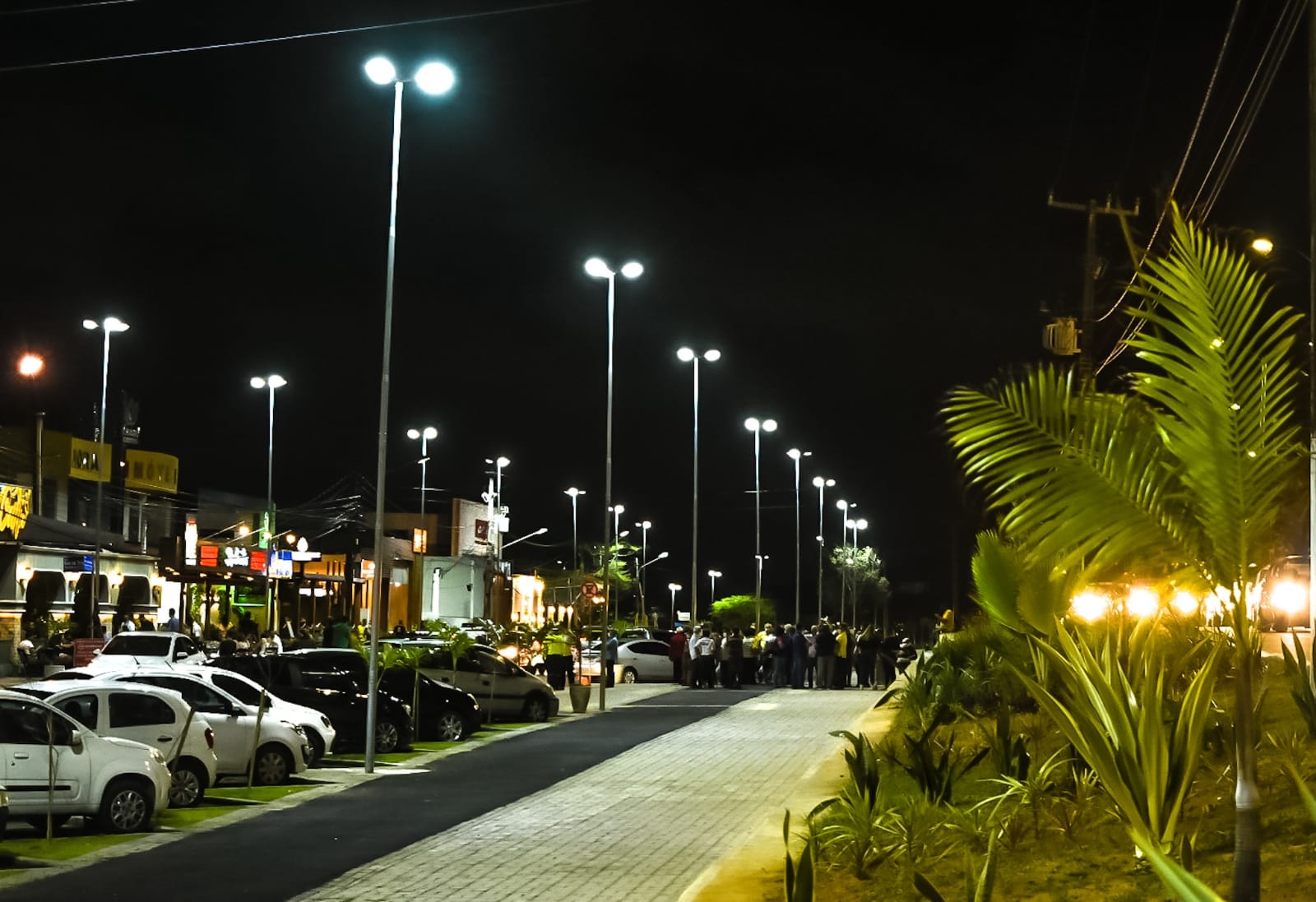 Prefeitura do Natal inaugura iluminação de LED da Avenida Praia de Ponta Negra