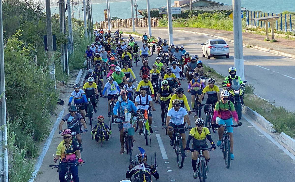 Centenas de ciclistas participam do Ciclo Natal Solidário da Paz