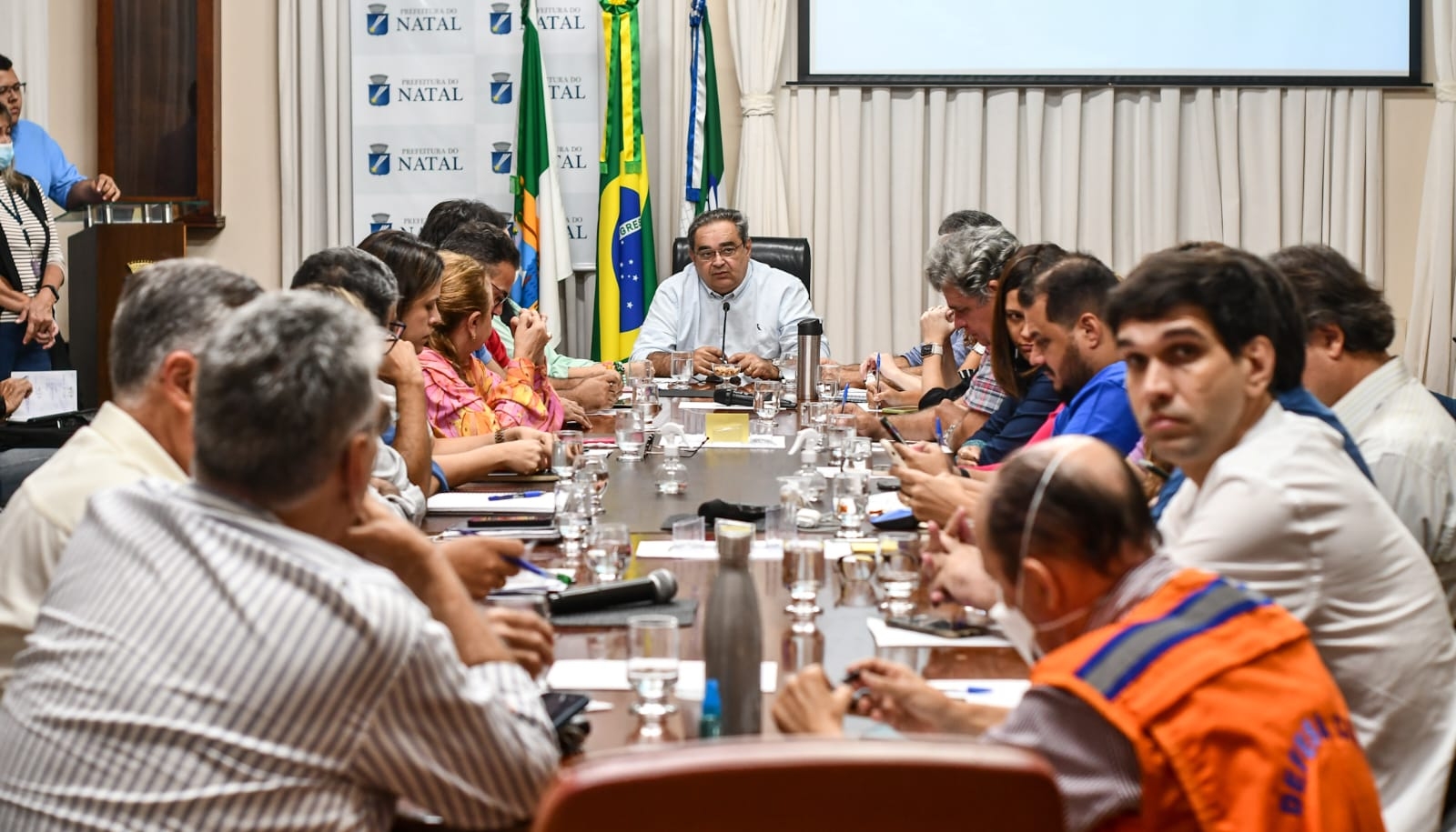Prefeitura define força-tarefa para reabilitar áreas atingidas e assistir população