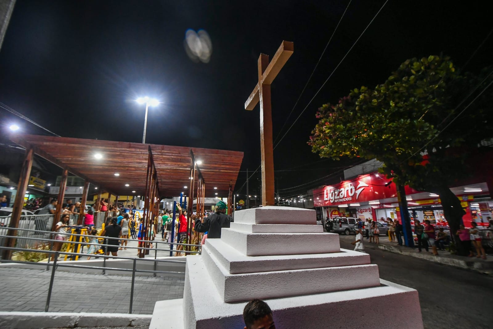Reforma da Praça do Cruzeiro é entregue pelo prefeito Álvaro Dias
