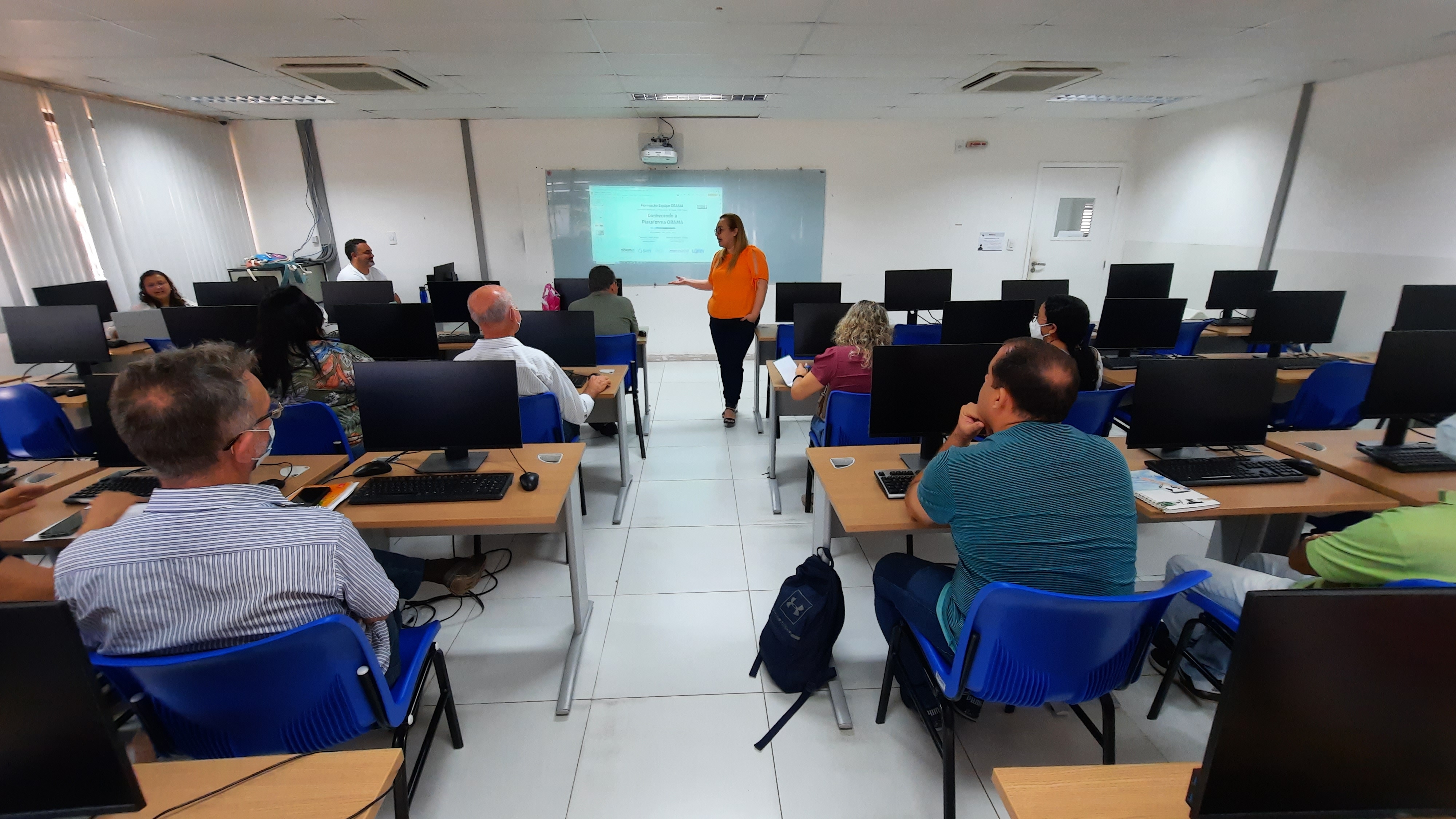 Professores de Matemática conhecem as possibilidades da plataforma Obama