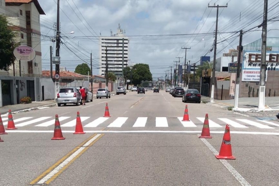 Avenida Miguel Castro recebe sinalização de faixa de travessia