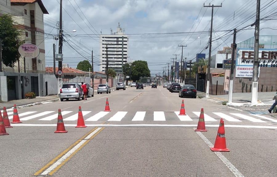 Avenida Miguel Castro recebe sinalização de faixa de travessia