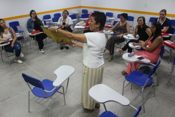 SME realiza formação para os professores-alfabetizadores do Programa Aprendendo Mais