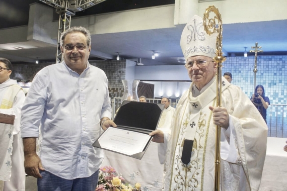 Arcebispo Dom Jaime Vieira Rocha recebe Comenda do Mérito Felipe Camarão