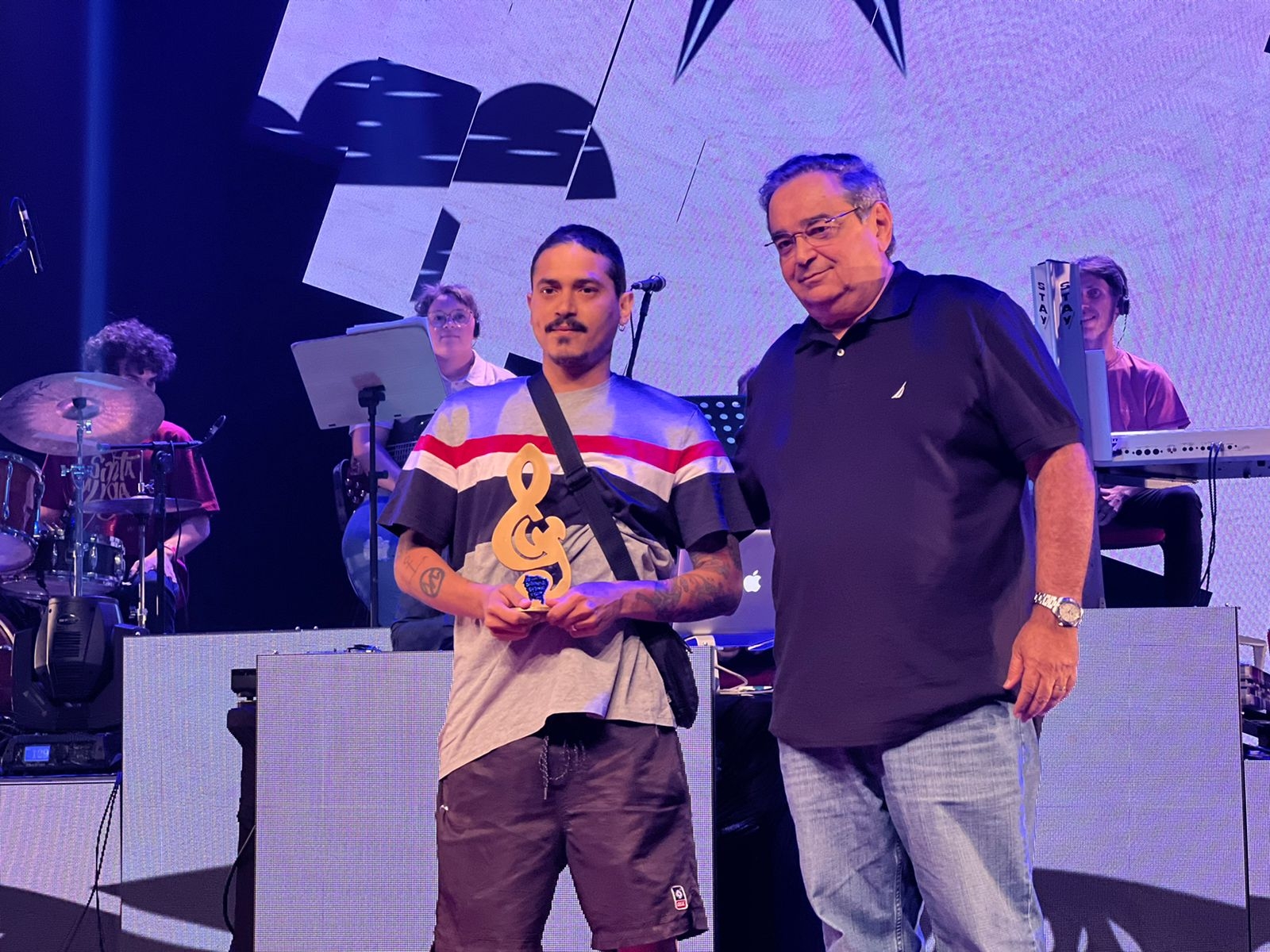 Álvaro Dias participa de cerimônia do 20º Prêmio Hangar de Música