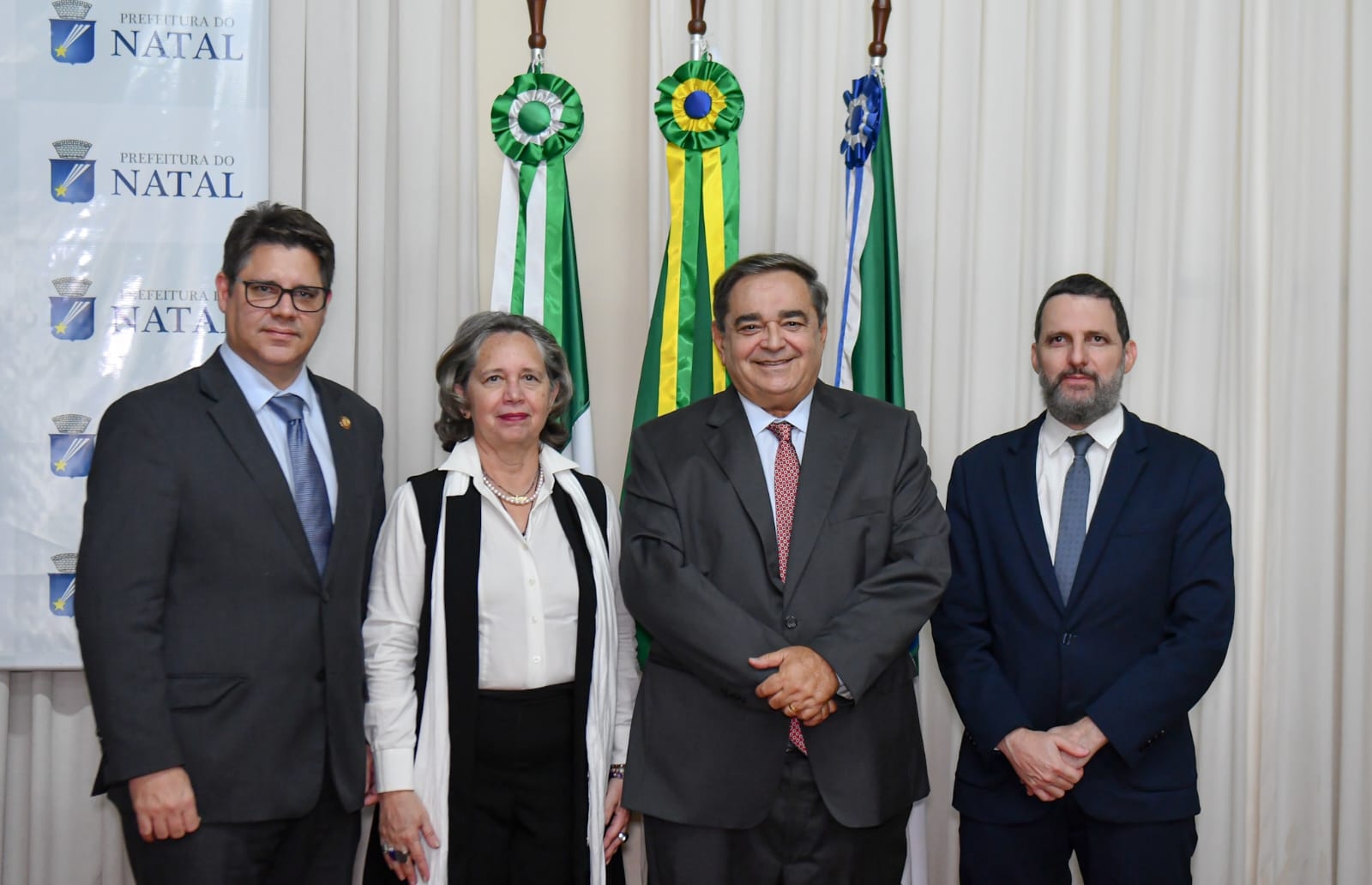 Desembargadores visitam prefeito de Natal e entregam convite para posse no TRF-5