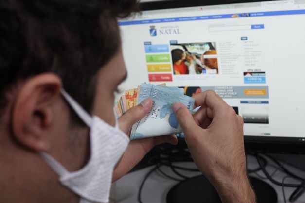 Prefeitura de Natal paga salários de março para todos os servidores nesta quinta-feira (30)