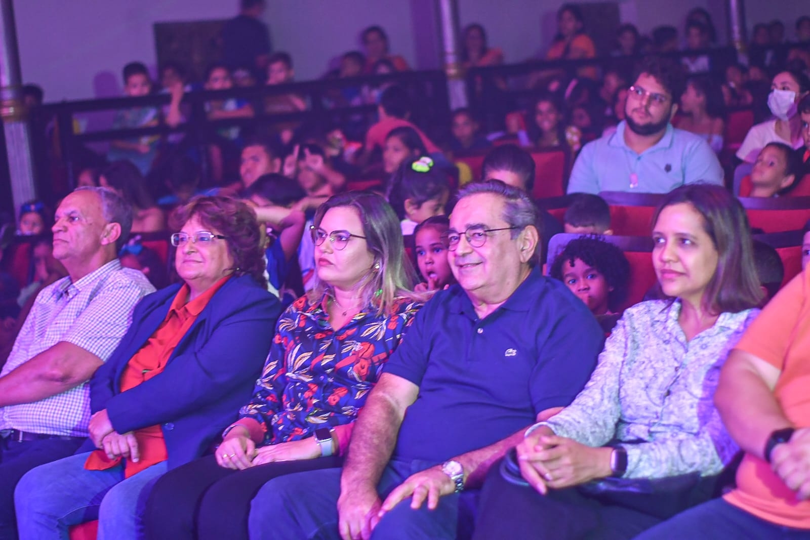 Prefeito prestigia projeto cultural com 450 estudantes da Rede Municipal no TAM