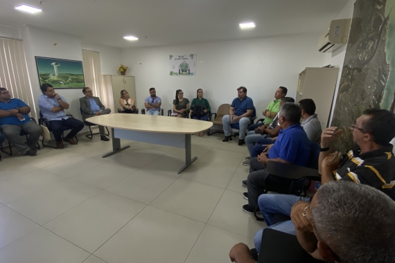 Reunião com moradores do Bom Pastor discute lançamento irregular de água servida no bairro