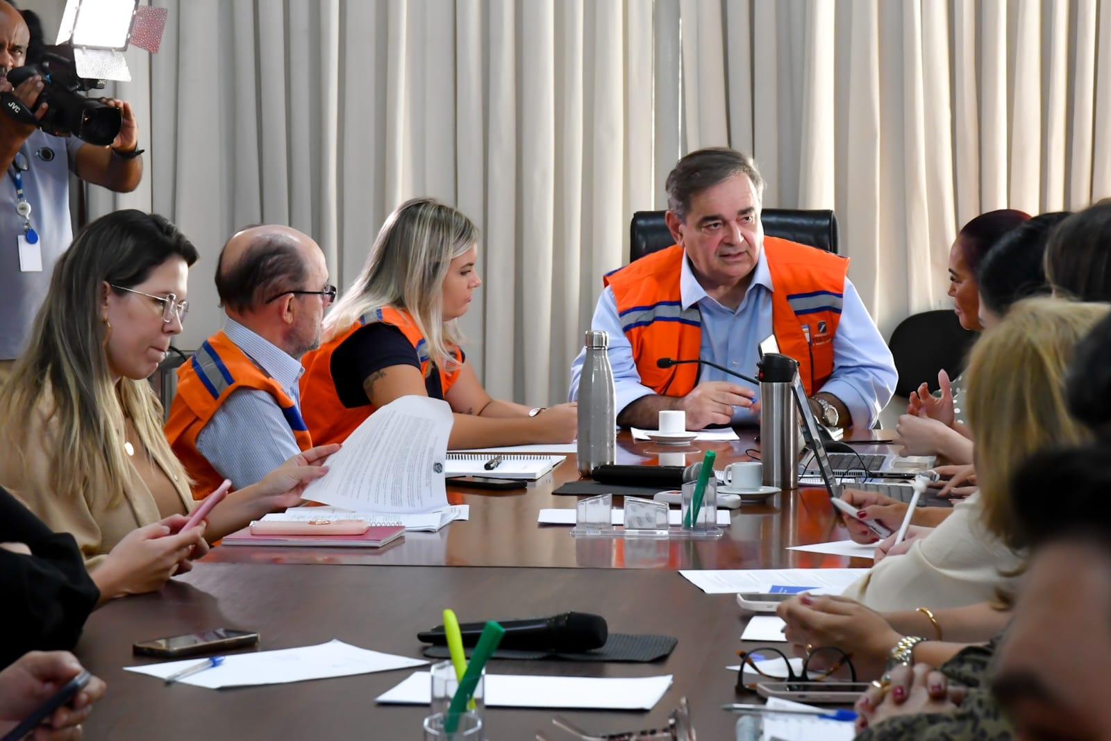Prefeito reúne gabinete de crise para avaliar ações de apoio aos efeitos da chuva