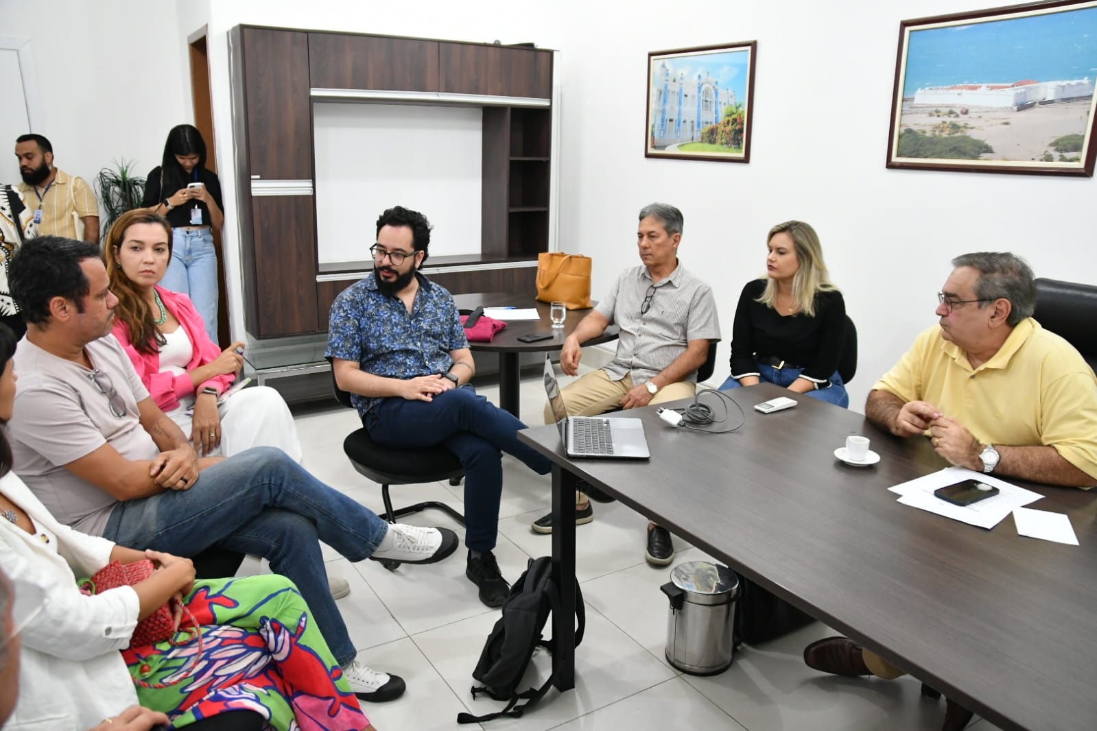Prefeito garante apoio da gestão à produção internacional de audiovisual que será filmada em Natal