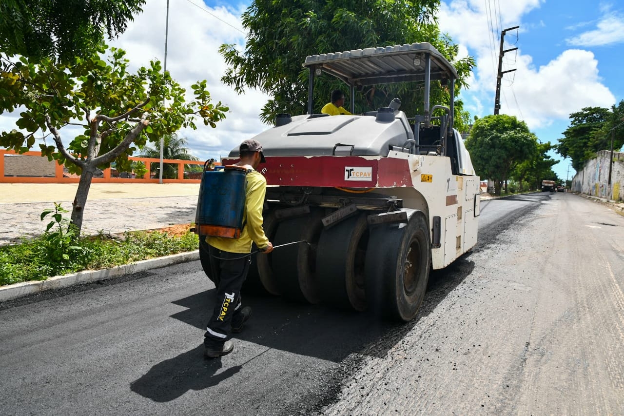 Avenida do Contorno tem setenta por cento das obras de pavimentação concluídas