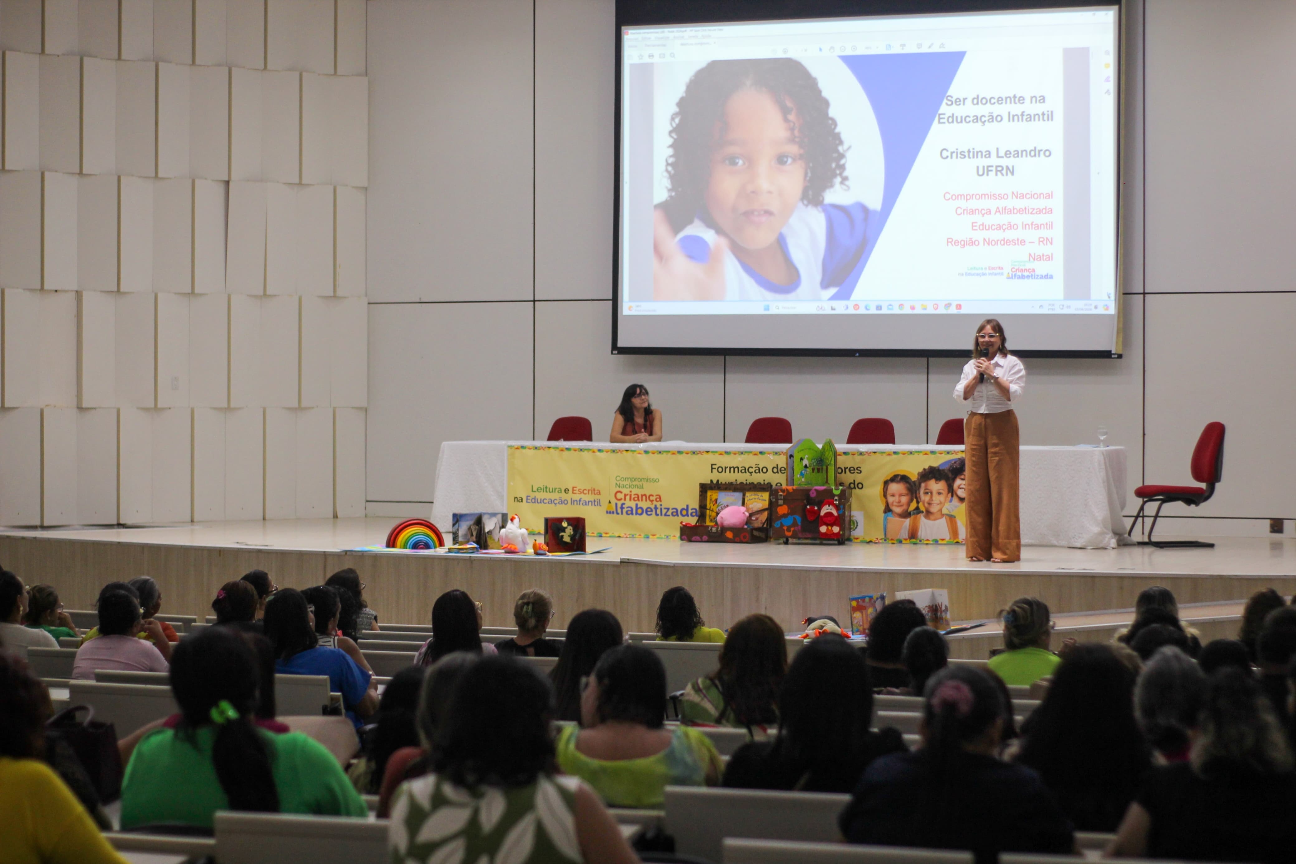 Educadores Infantis participam do programa Compromisso Nacional Criança Alfabetizada
