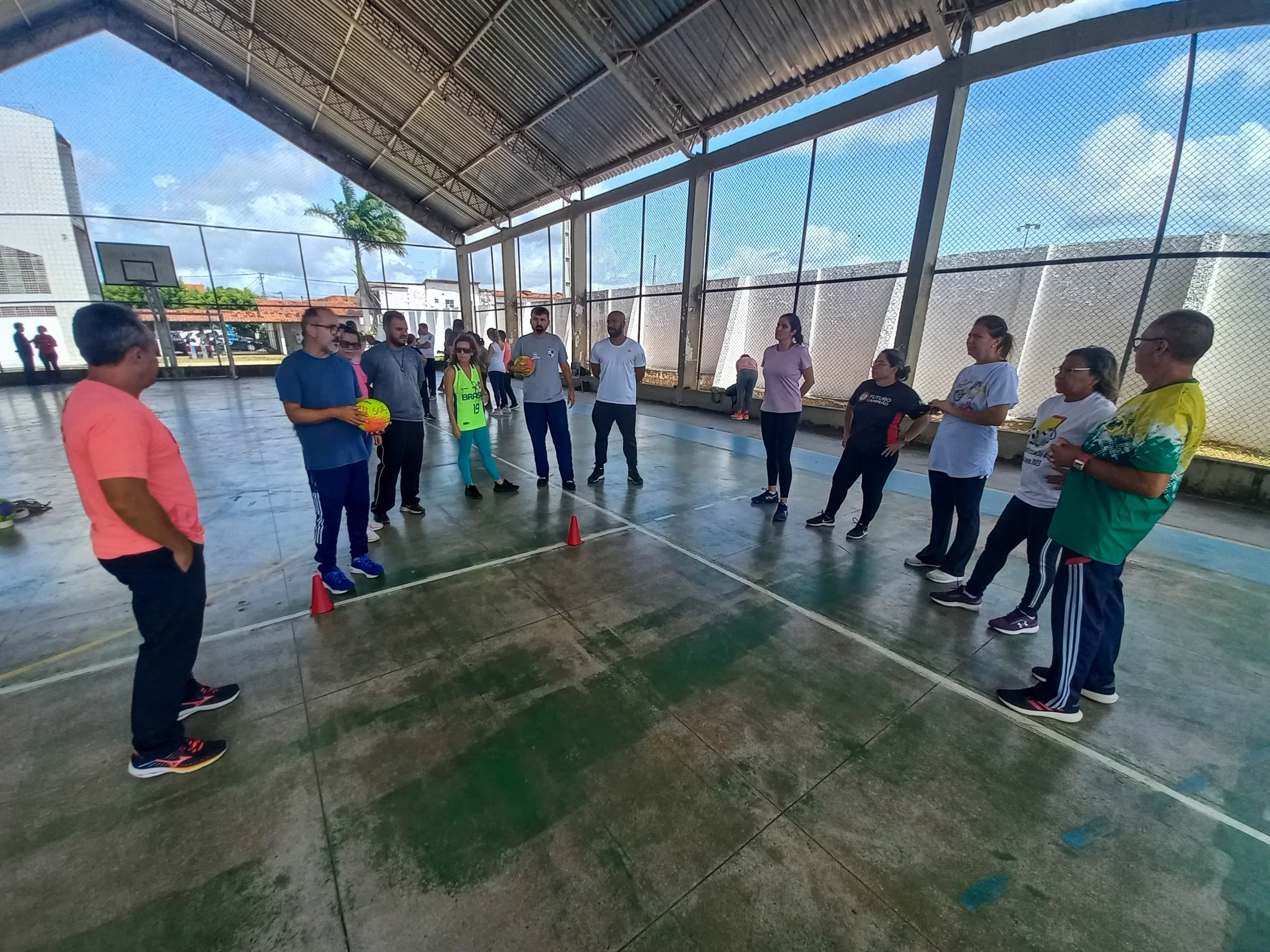 Professores de Educação Física discutem em formação importância do fazer pedagógico nos esportes