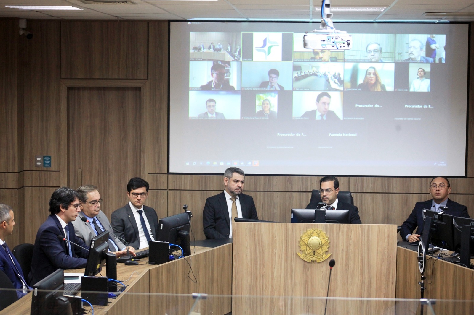 Prefeito Álvaro Dias assina termo de regularização de débitos da Urbana  