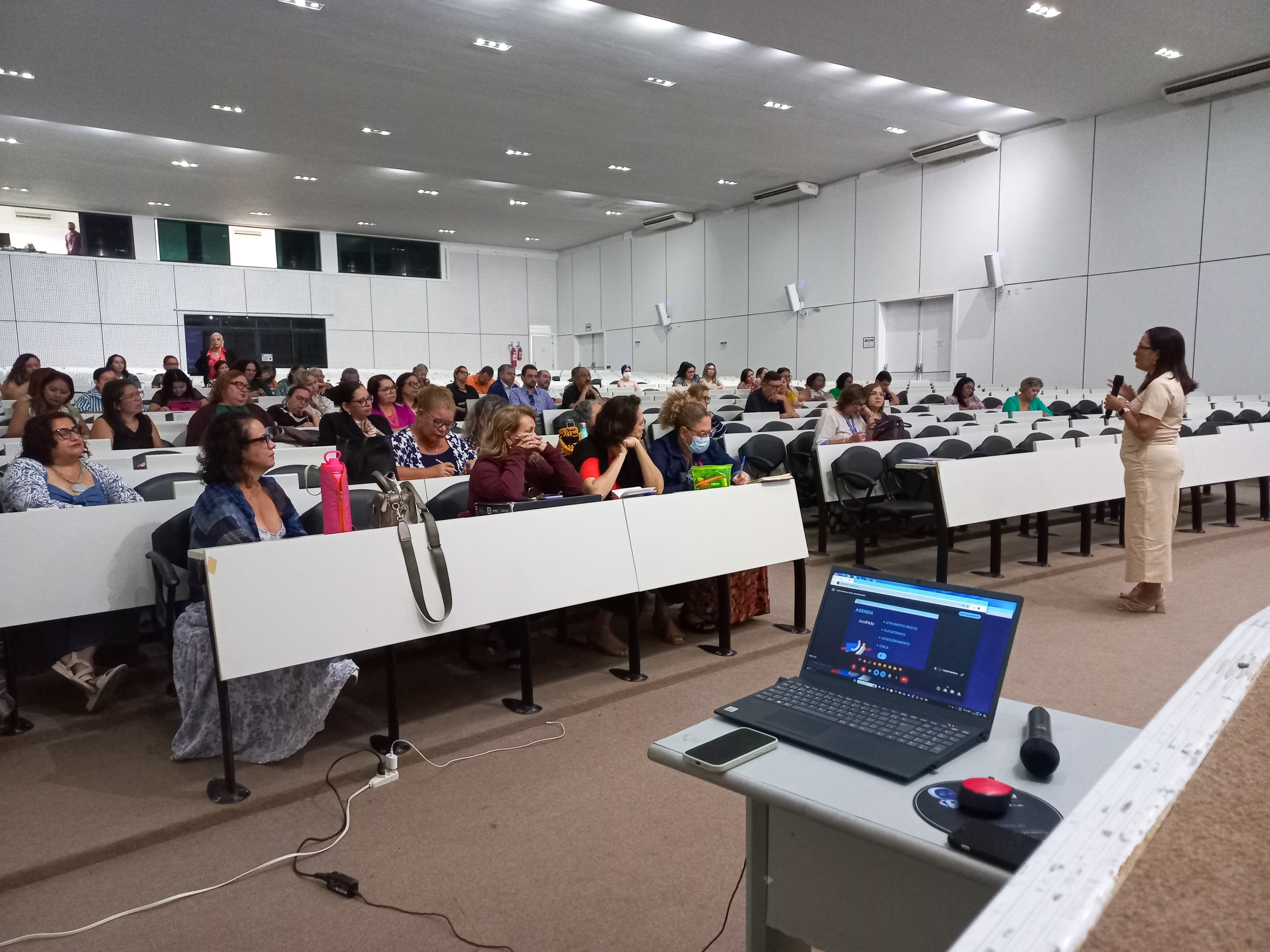 Departamento de Ensino Fundamental avalia plataformas de alfabetização