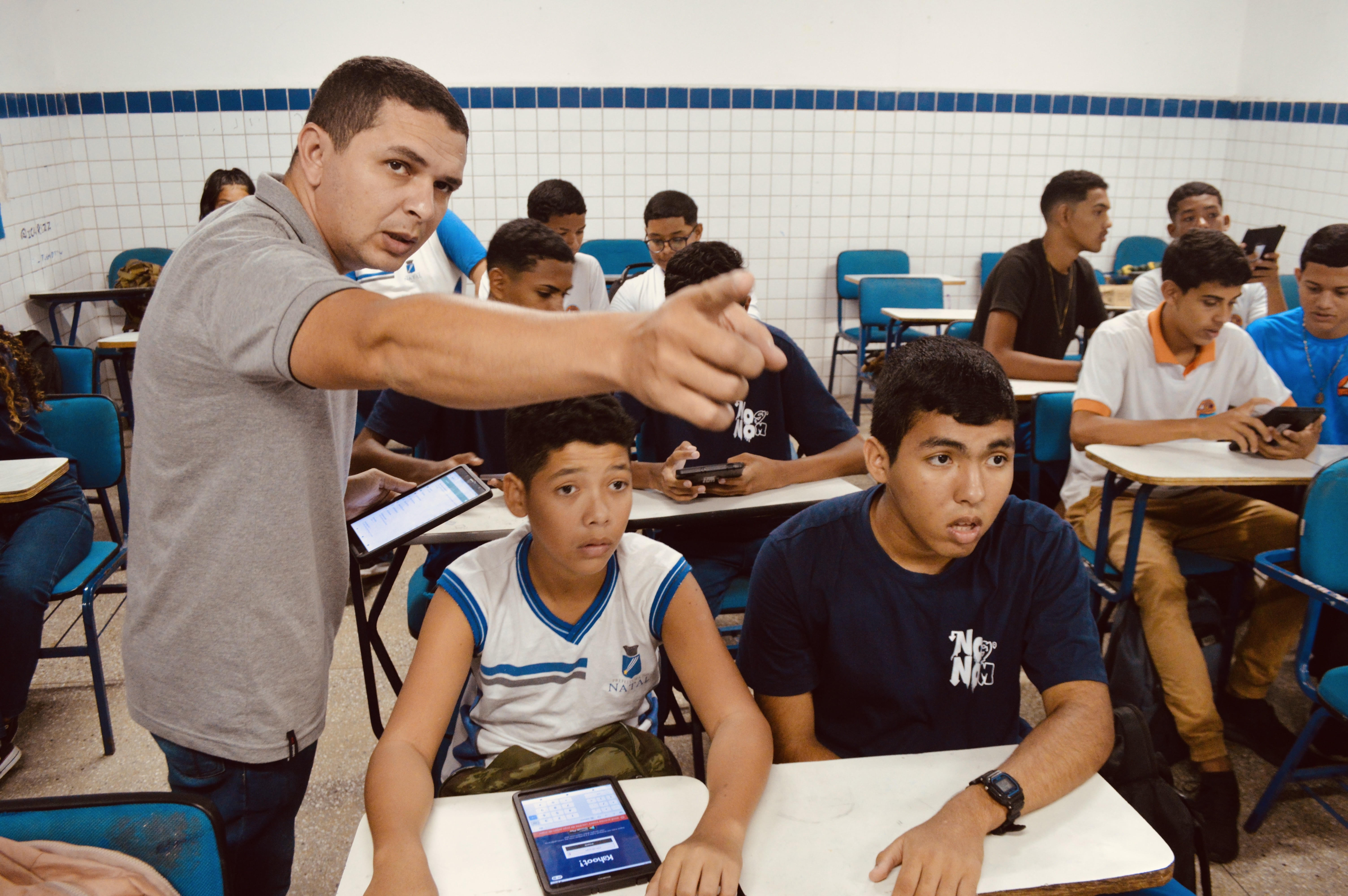 Professor de Geografia utiliza plataforma Kahoot! e desperta interesse dos alunos pela disciplina