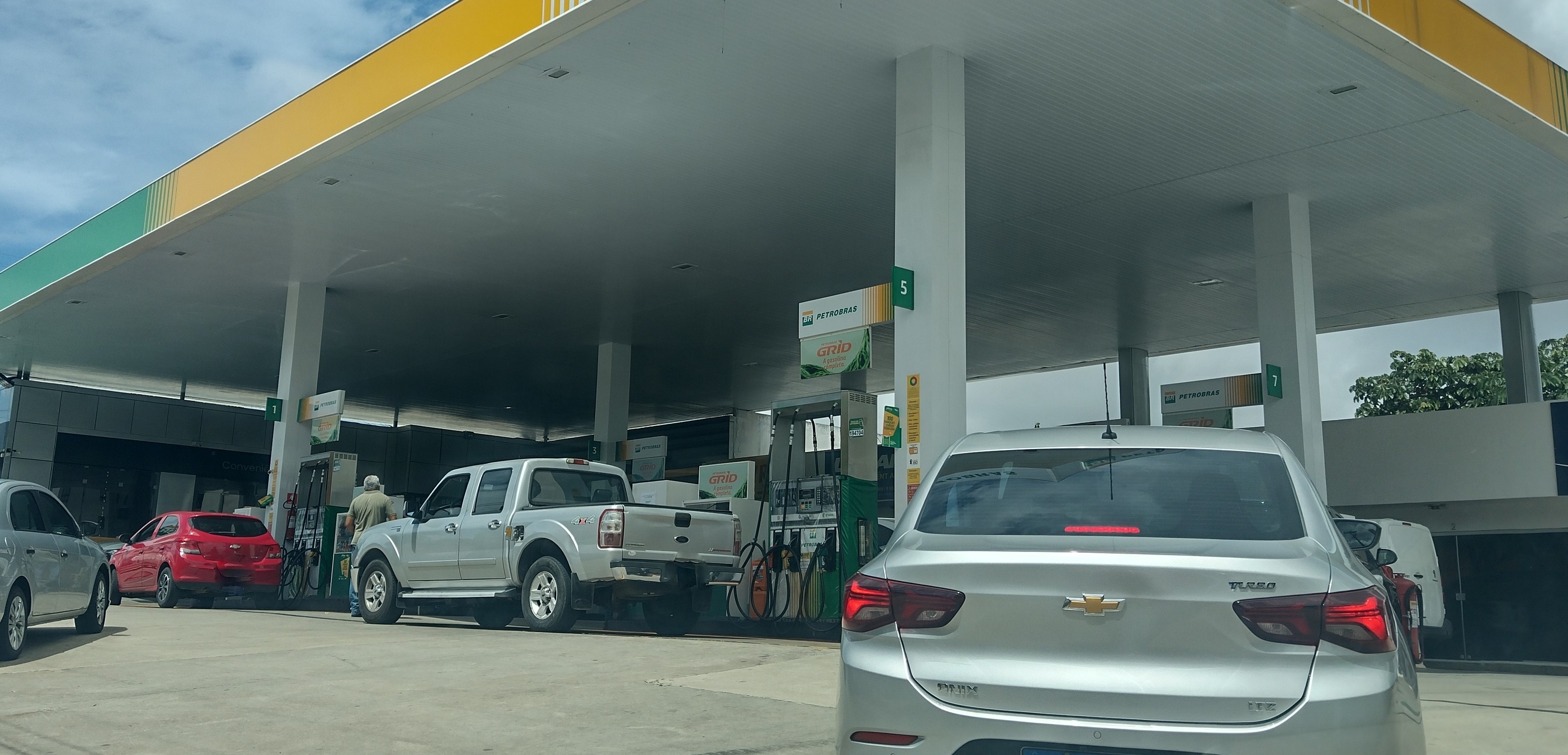 Pesquisa de preço de combustível aponta média da gasolina a R$ 6,67