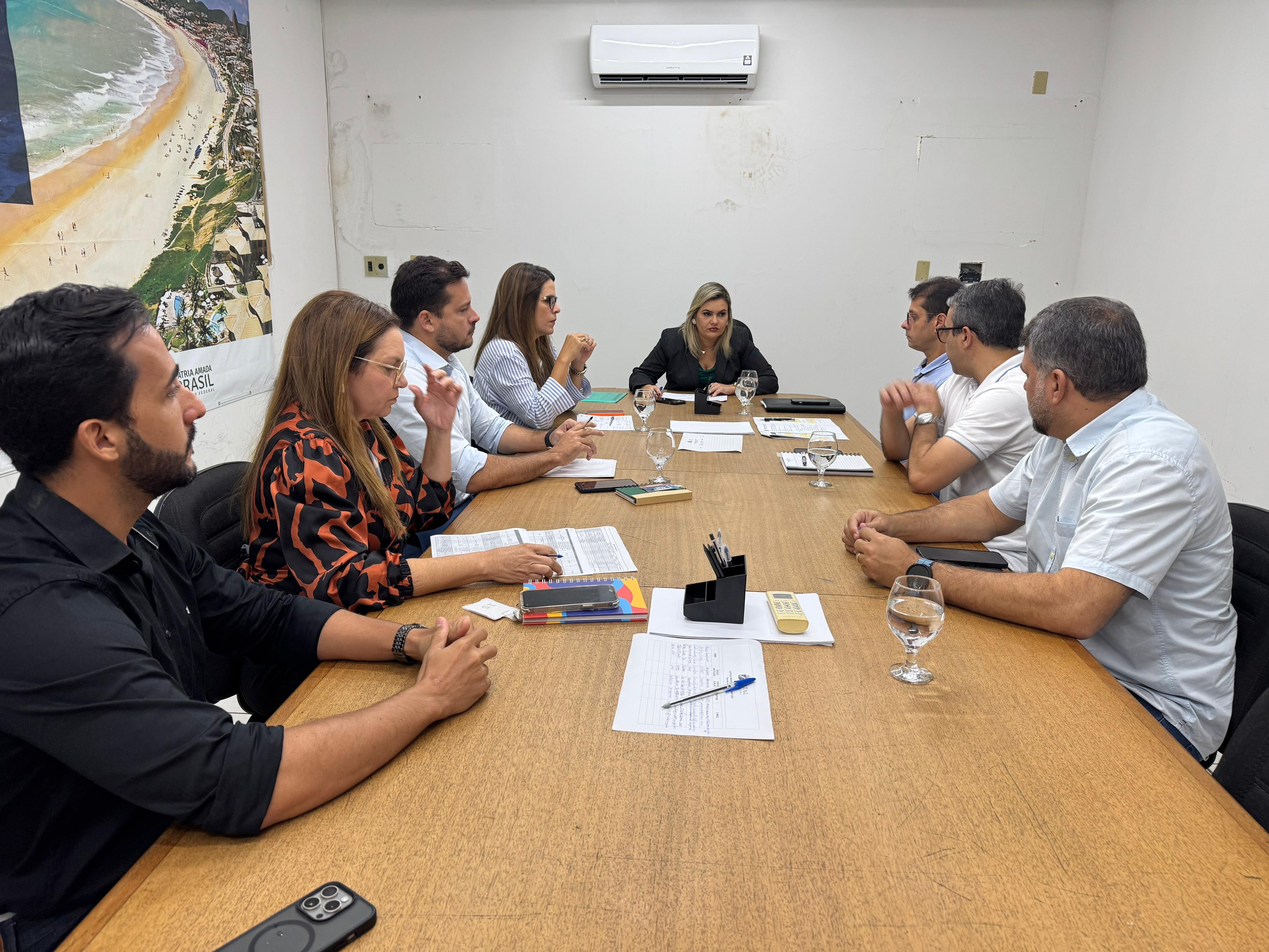 Vice-prefeita Joanna Guerra e secretários discutem obras estruturantes em Natal