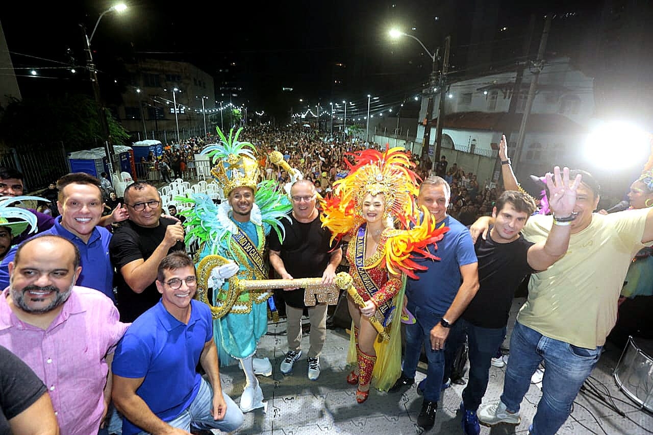 Prefeito Paulinho Freire abre o Carnaval de Natal no Largo do Atheneu