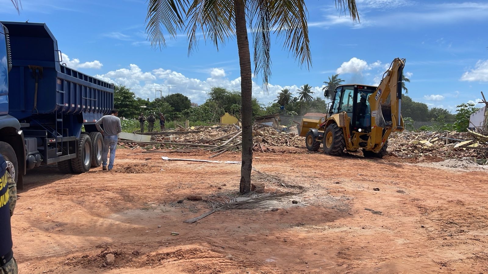 Semurb promove desocupação de área pública na Redinha