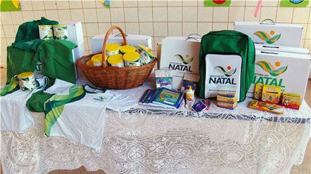 Alunos da Escola Municipal Herley Parente recebem kit escolar e fardamento