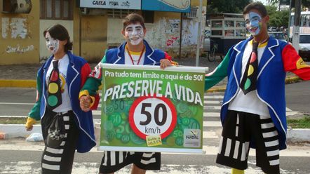 Semob ensina motoristas a n&atilde;o levar  multas na Bernardo Vieira
