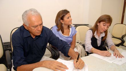 Prefeitura assina novo conv&ecirc;nio com Hospital Varela Santiago
