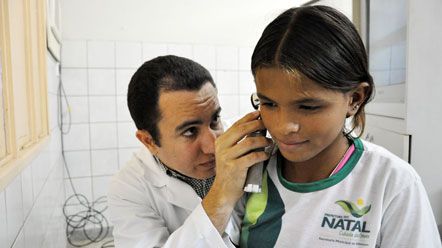 Caravana da Sa&uacute;de atende alunos da escola Celestino Pimentel na Cidade da Esperan&ccedil;a