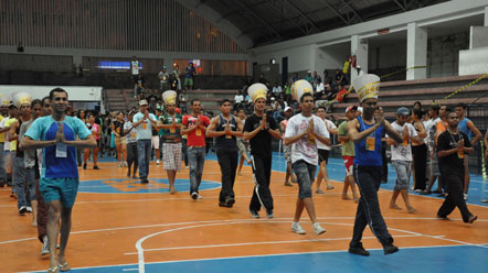 Ensaio geral do desfile tem&aacute;tico agita Pal&aacute;cio dos Esportes