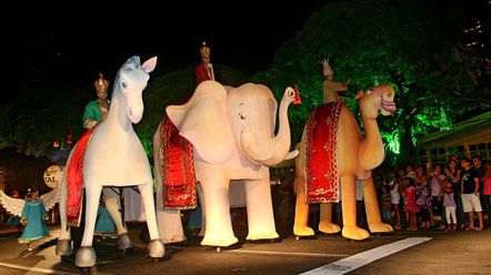 Estreia do desfile Estrela do Natal emociona o p&uacute;blico natalense