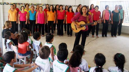 CMEI Francisca C&eacute;lia recebe apresenta&ccedil;&atilde;o do Coral Municipal “Sons da Terra”